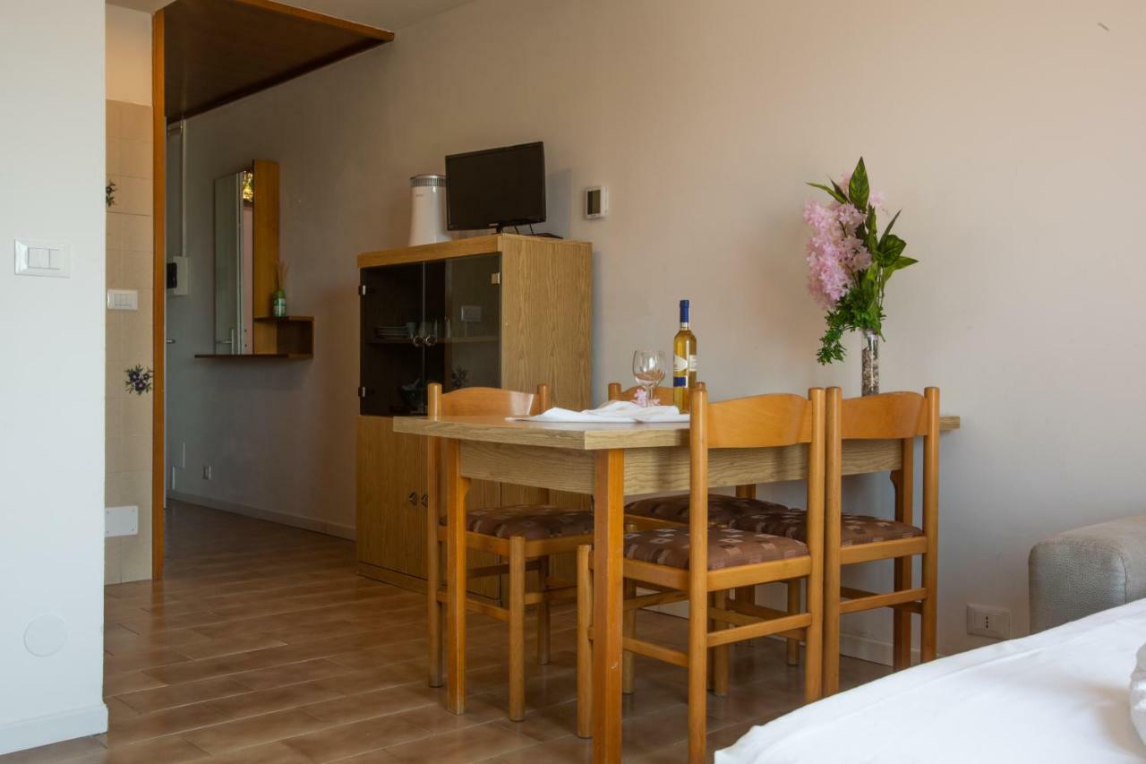 Holidays Aparthotel 2*